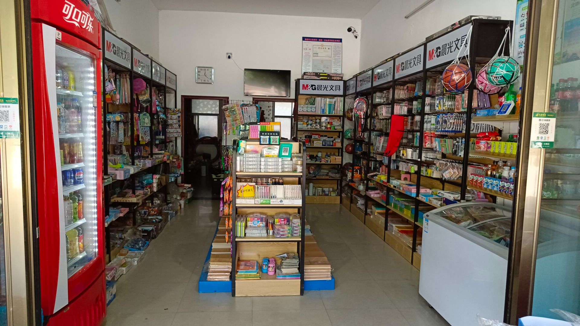 文具店货架及商品低价处理