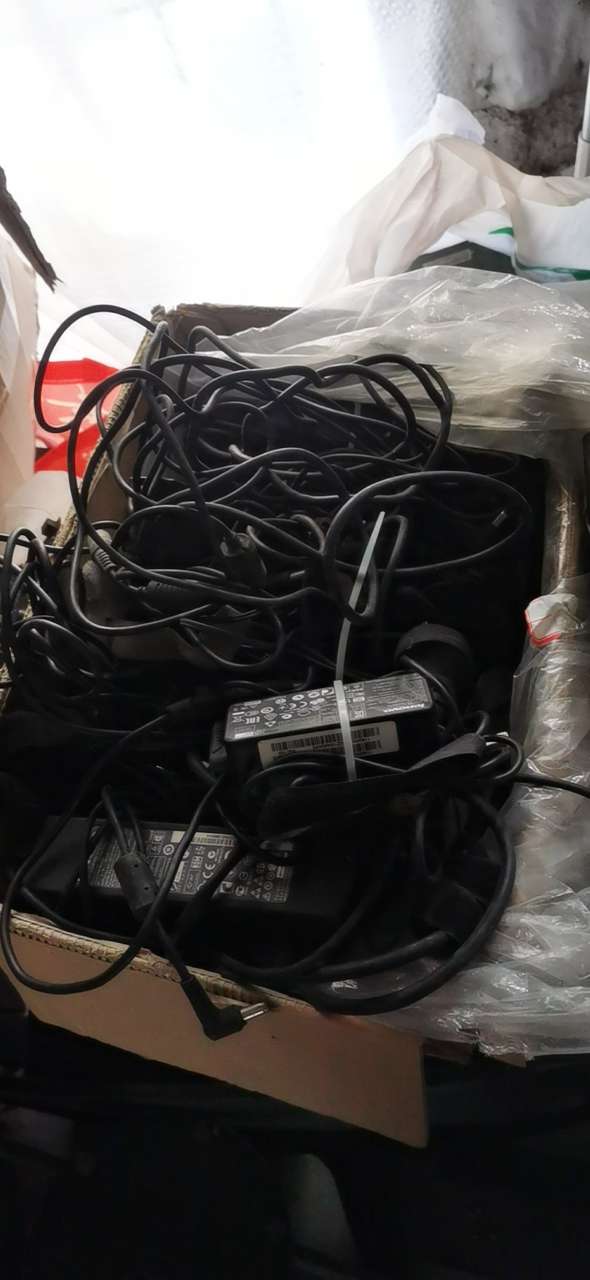 19v原装拆机笔记本适配器，大量供应。
