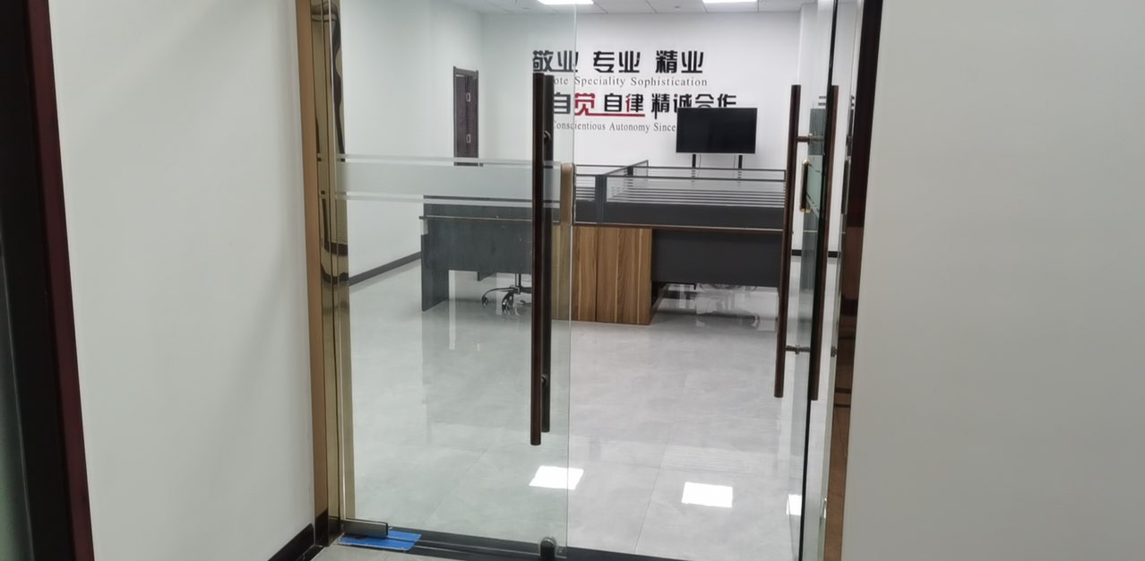 元泰宜尚酒店五楼办公室整体转租，190平方，豪华装修。