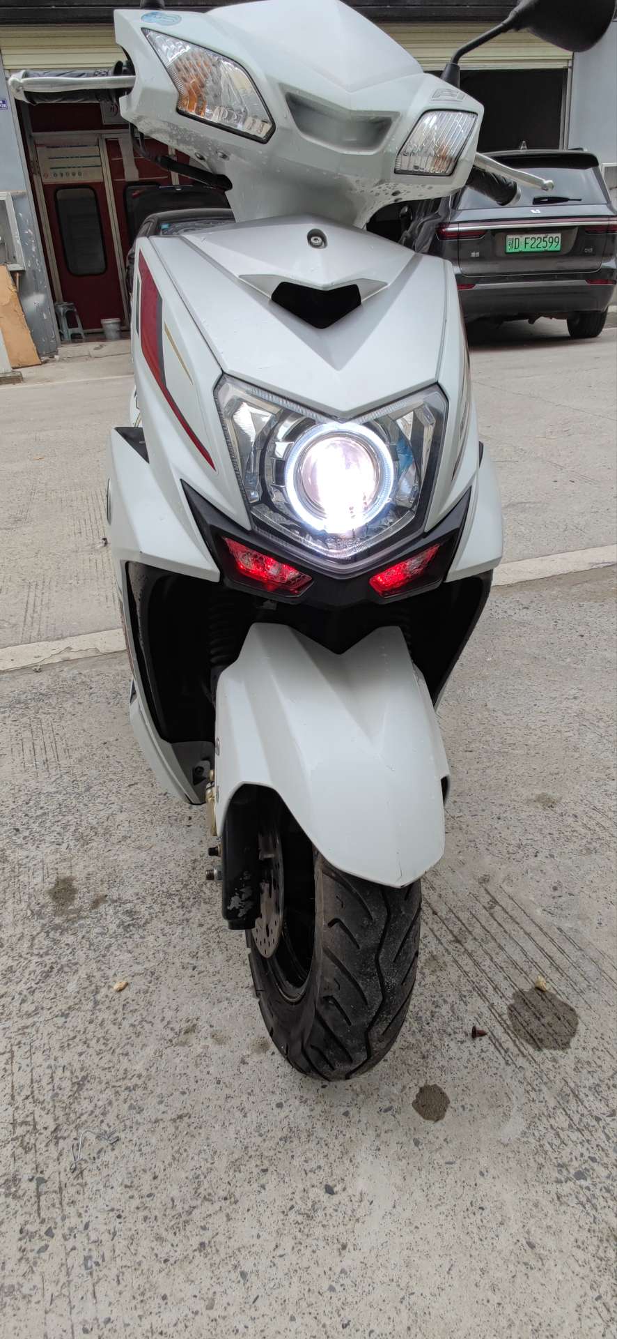 雅马哈125踏板摩托车