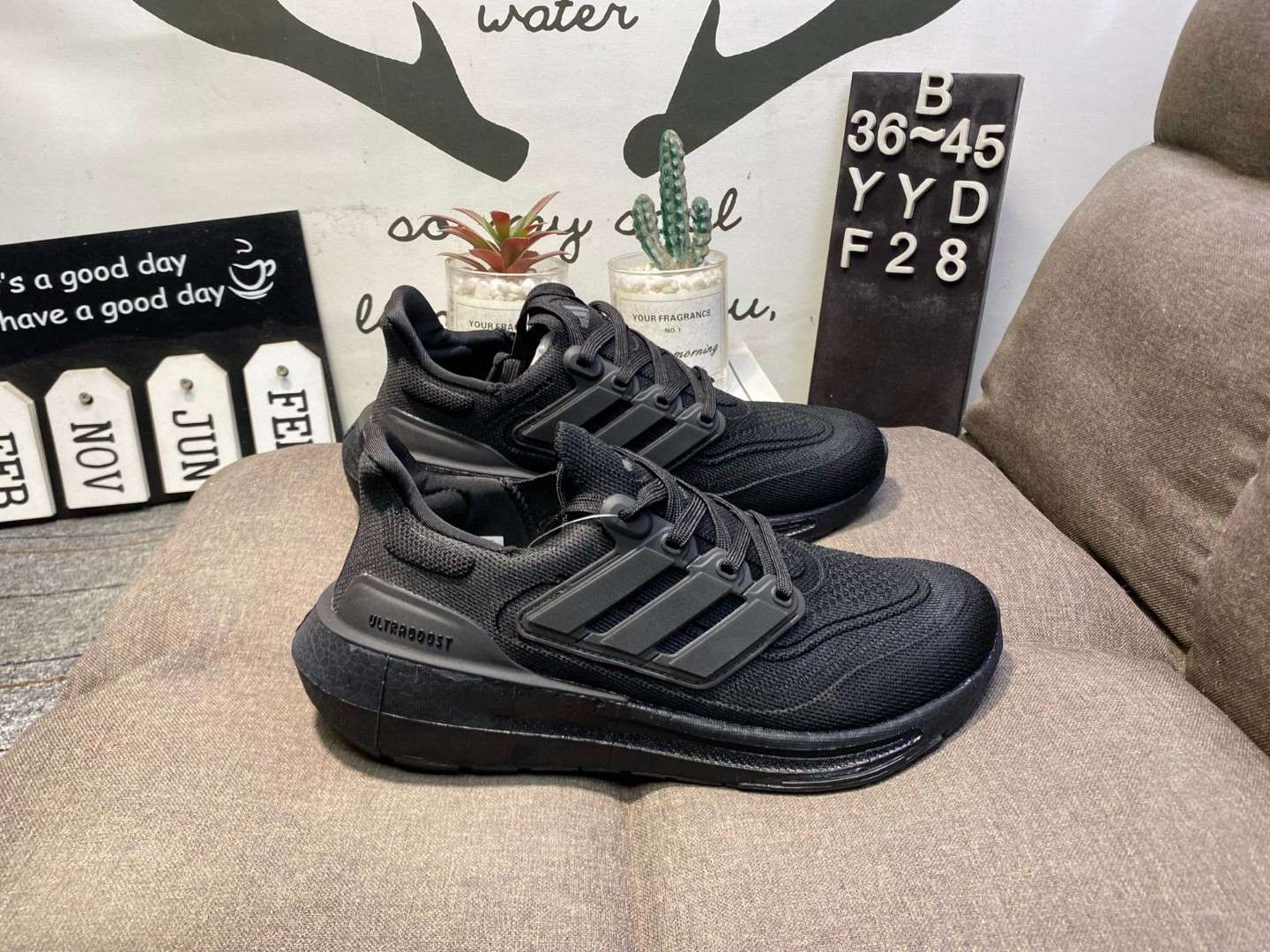 AD? Ultra Boos慢跑鞋 140一双
