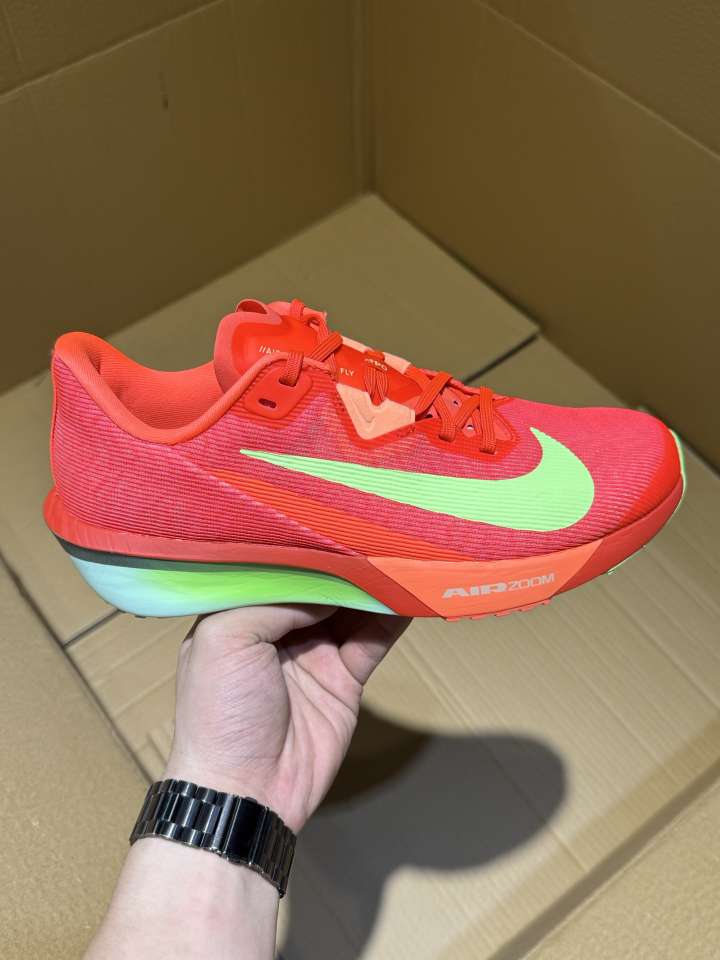 Zoom?FLY 4跑鞋 140一双