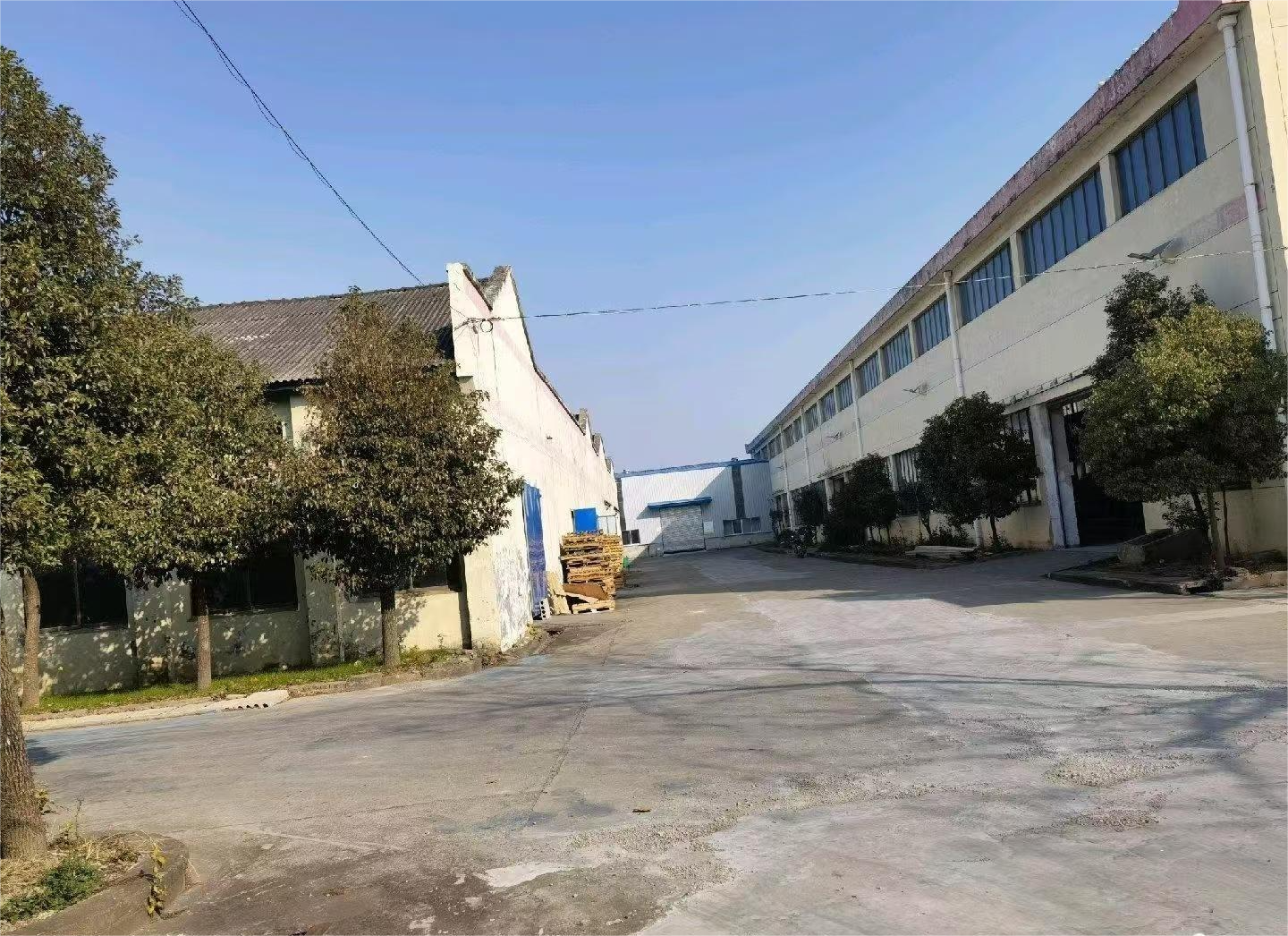 2700平方行车房，每平方8元，工业土地，宿舍楼，400和6