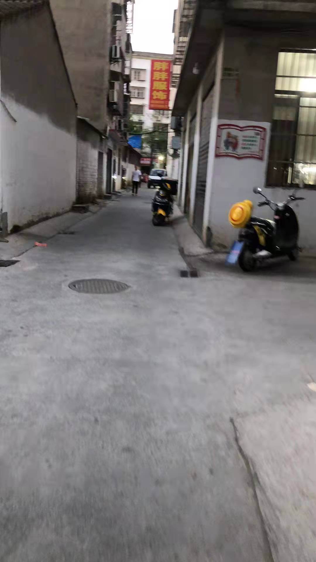 实验二小，复州花园北门，全新装修。另有一楼仓库可出租。